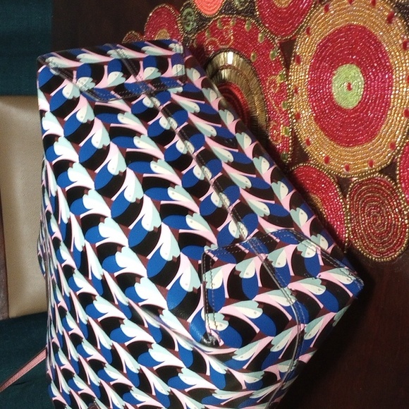 Kate Spade Love Birds Reversible Tote Bag - Picture 14 of 17